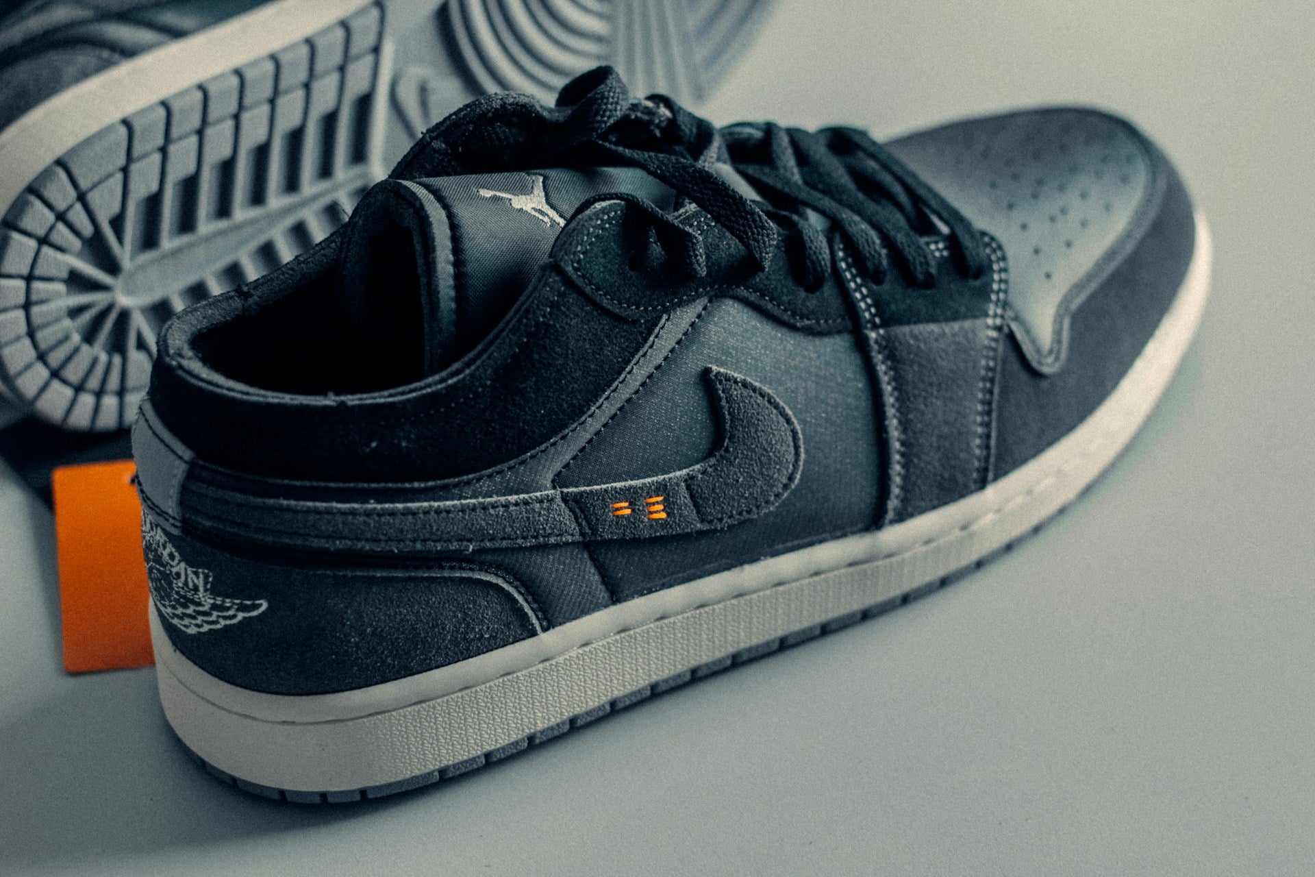 The Ultimate Guide to Men's Sneaker Trends of 2024: Stay Fashion-Forward with Men's Closet